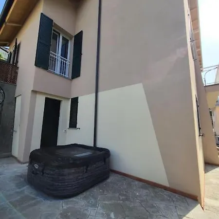 Grignetta Relax Giardino E Jacuzzi 公寓 瓦拉泽