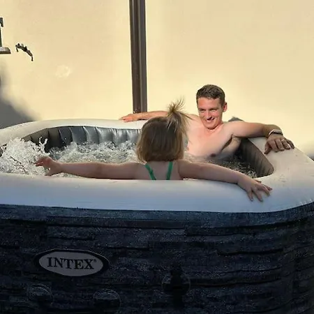 公寓 Grignetta Relax Giardino E Jacuzzi