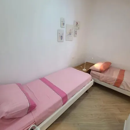 Grignetta Relax Giardino E Jacuzzi 瓦拉泽